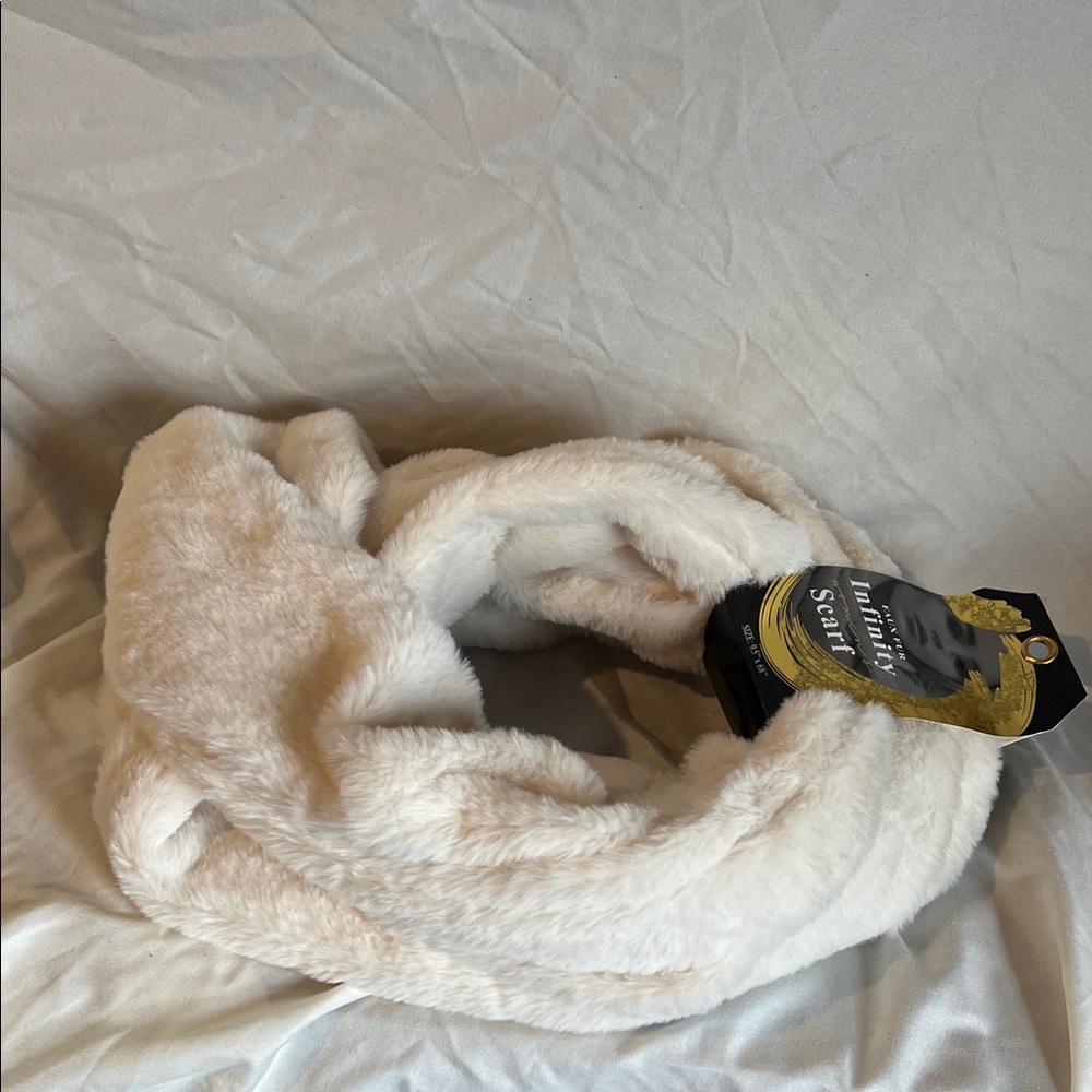 Cozy Faux Fur Infinity Scarf - Cream